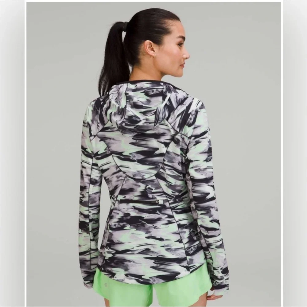 Lululemon Mist Over Windbreaker in Paint Glide Multi Size 4 - Picture 3 of 10
